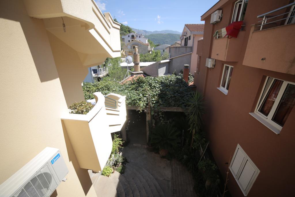 בודווה Lilian Apartments מראה חיצוני תמונה
