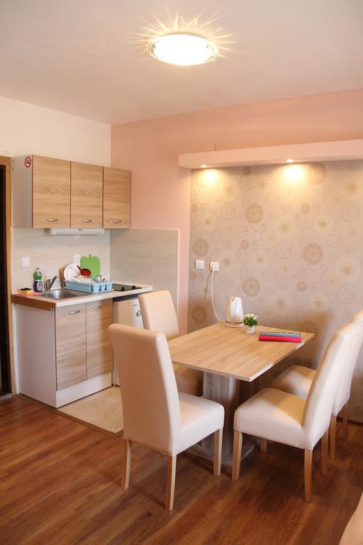 בודווה Lilian Apartments מראה חיצוני תמונה